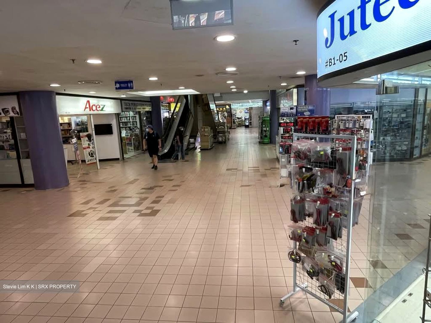 Sim Lim Tower (D8), Shop House #613723401